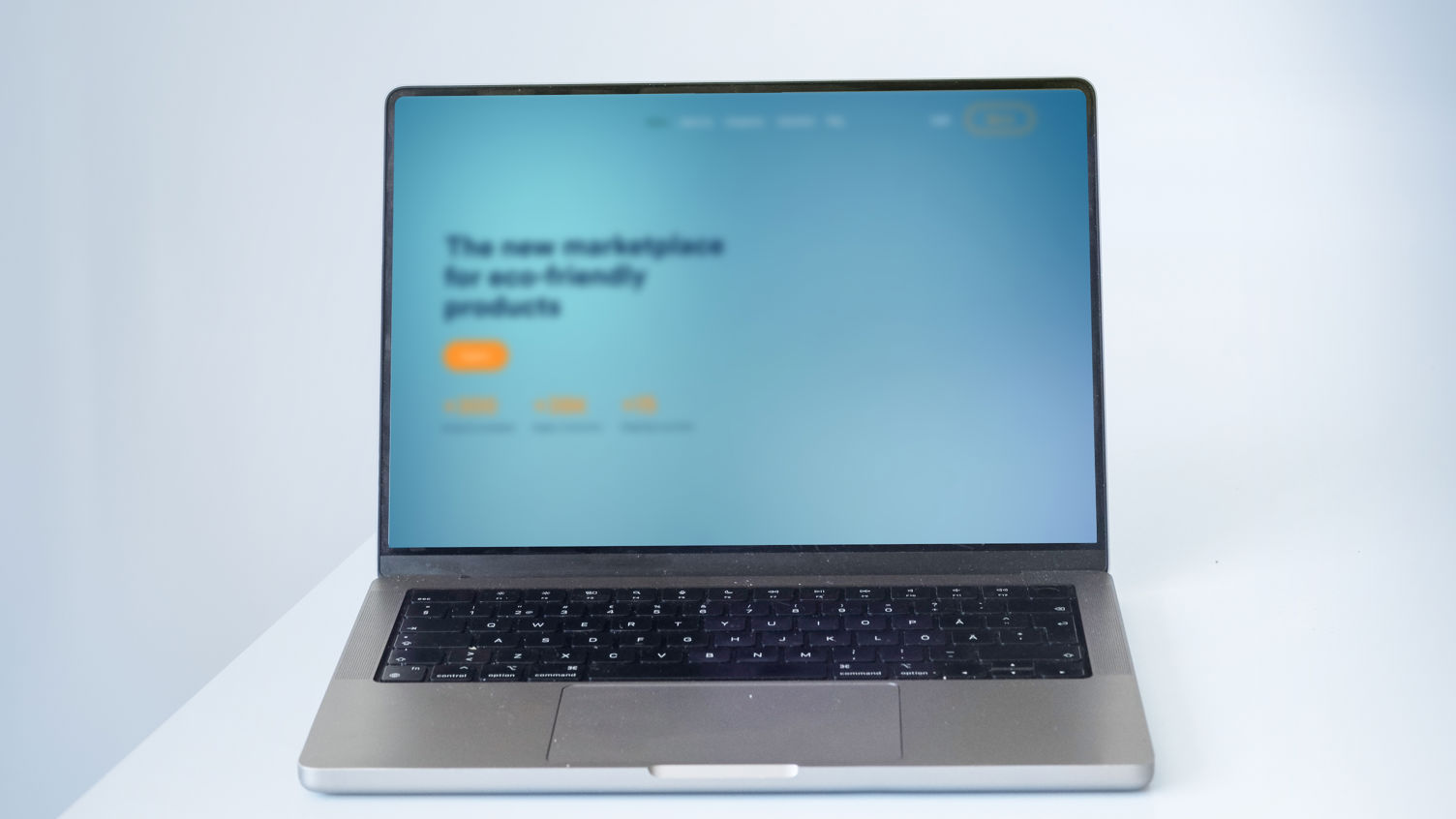 Laptop som visar en suddig bild som är otillgänglig.